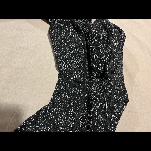 Lululemon pants - perfect condition - Picture 5 of 5